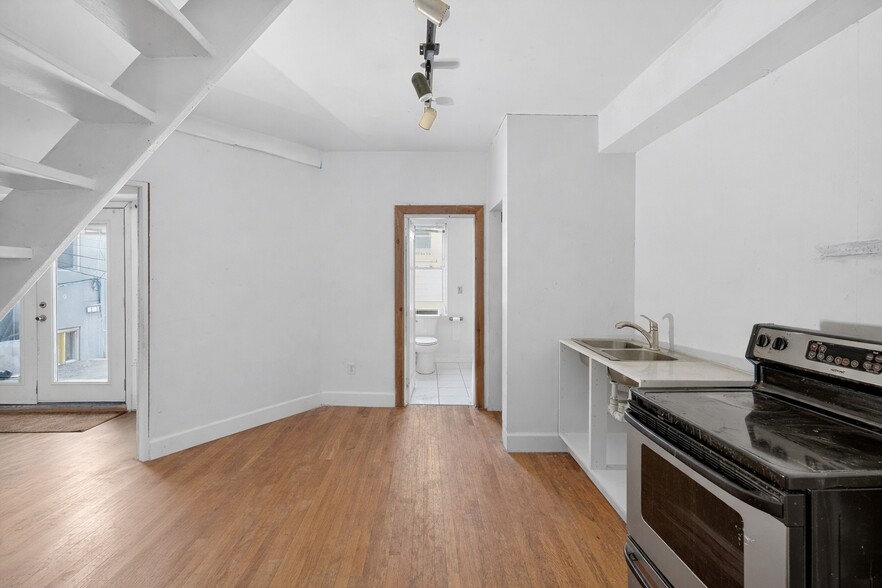 More Photos Of 916 Blagden Aly NW, Washington Flex For Sale