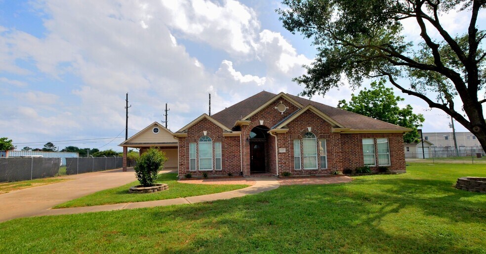 Primary Photo Of 13203 Weiman Rd, Houston Flex For Lease
