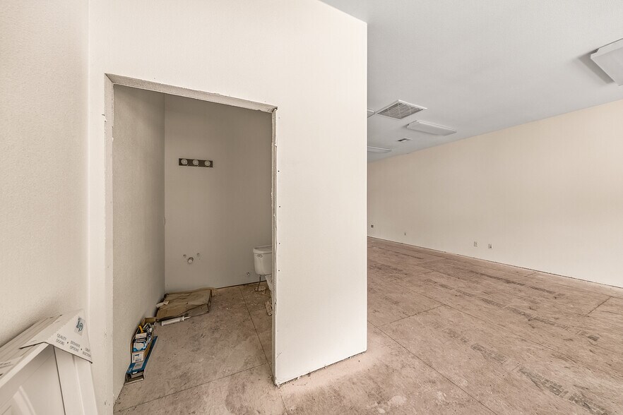 More Photos Of 209 S Old Pacific Hwy, Myrtle Creek Office For Sale