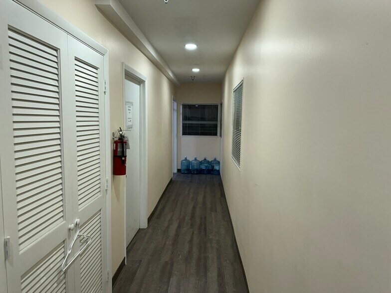 More Photos Of 3606 E 4th Ave, Tampa Warehouse For Lease