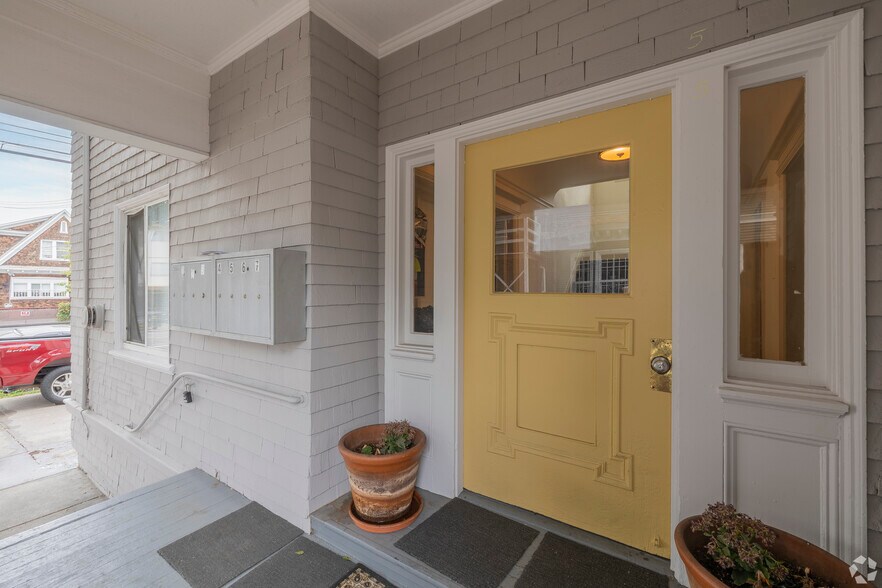 More Photos Of 1832 Fruitvale Ave, Oakland Apartments For Sale