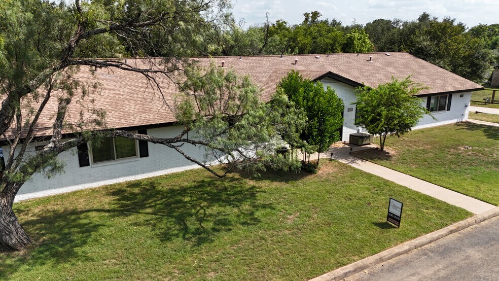 More Photos Of 1405 N Crockett St, Fredericksburg Apartments For Sale
