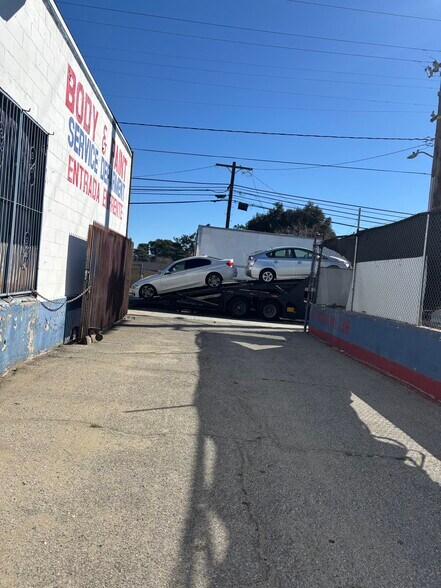 More Photos Of 1006 S Campus Ave, Ontario Industrial For Lease