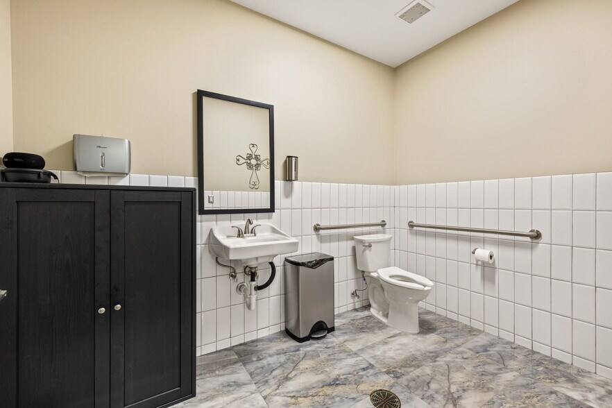 More Photos Of 1441 I-45 Hwy, Conroe Medical For Sale