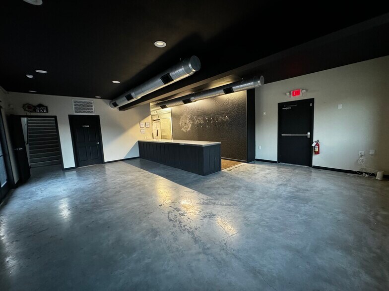 More Photos Of 5909 Washington Ave, Houston Storefront For Lease
