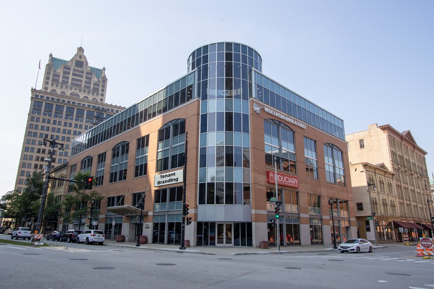 More Photos Of 789 N Water St, Milwaukee Office For Sale