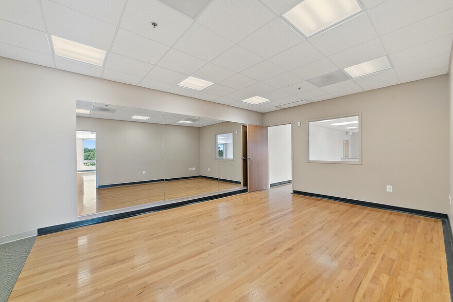 More Photos Of 44320 Premier Plaza, Ashburn Office For Sale