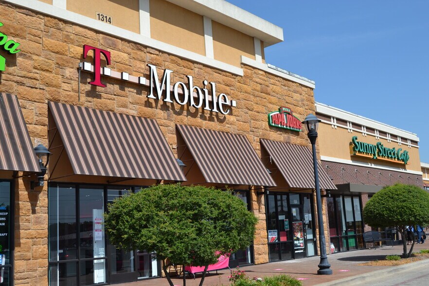 More Photos Of 1314 S Main St, Weatherford Unknown For Lease