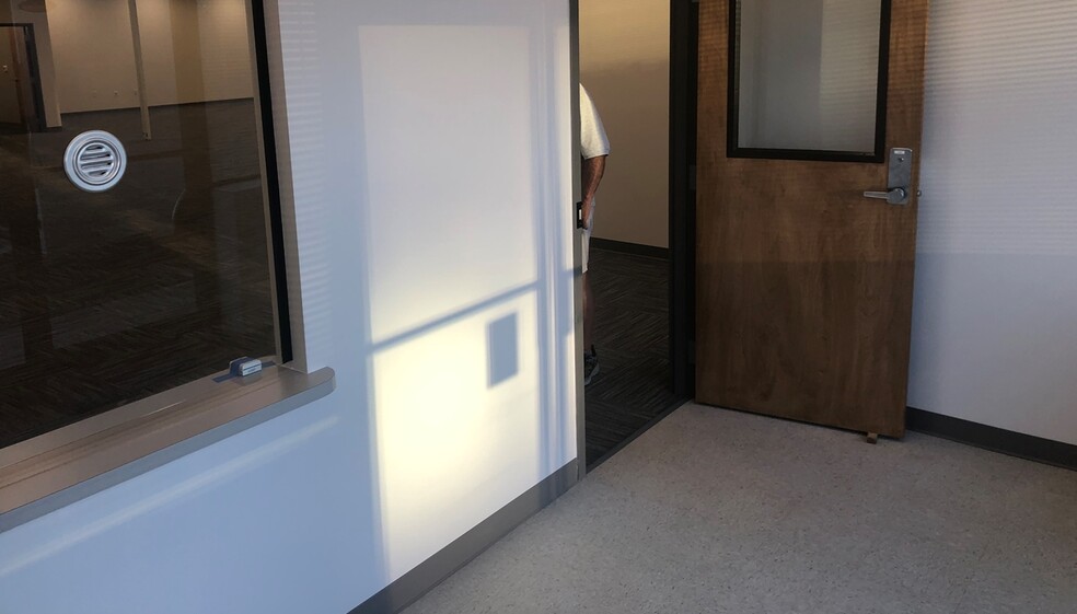 More Photos Of 100-102 Robeson St, Fayetteville Medical For Lease