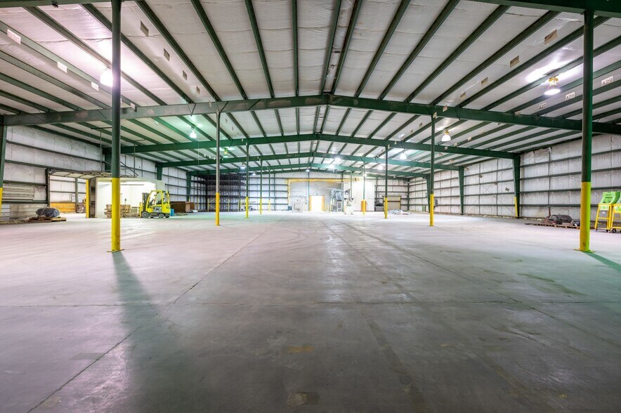 More Photos Of 701 N K Ave, Vinton Industrial For Lease