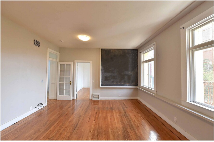 More Photos Of 735-739 Clay St, San Francisco Storefront For Lease
