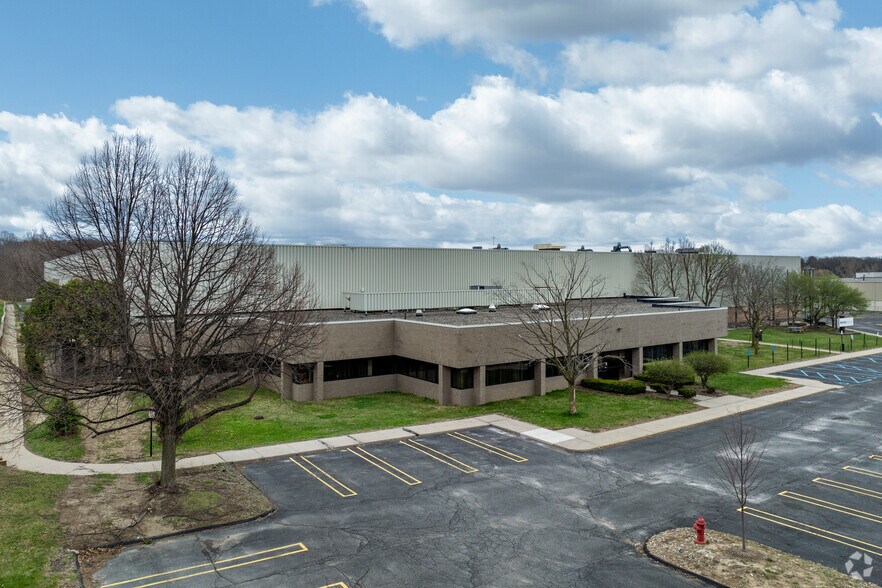 More Photos Of 3800 Lapeer Rd, Auburn Hills Manufacturing For Lease