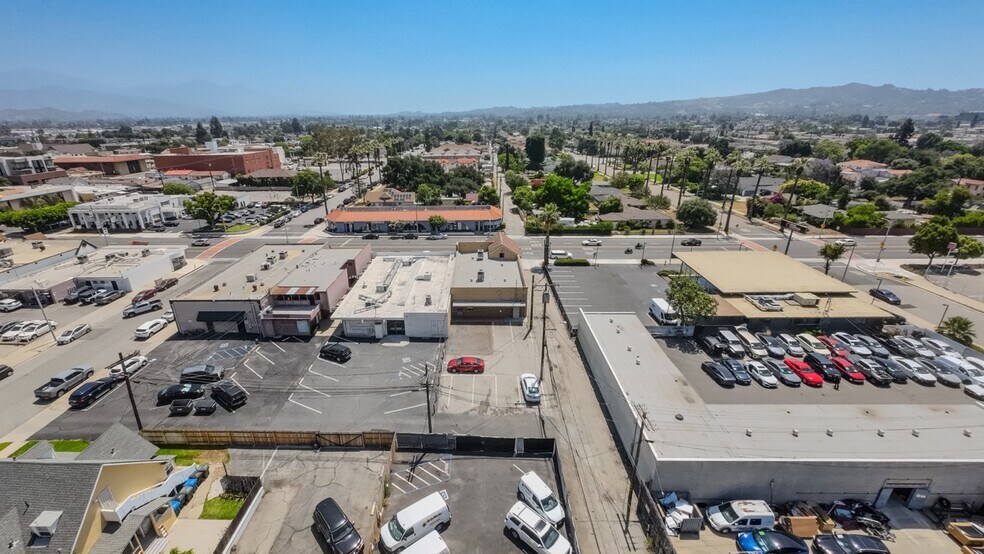 More Photos Of 215 S Citrus Ave, Covina Storefront For Lease