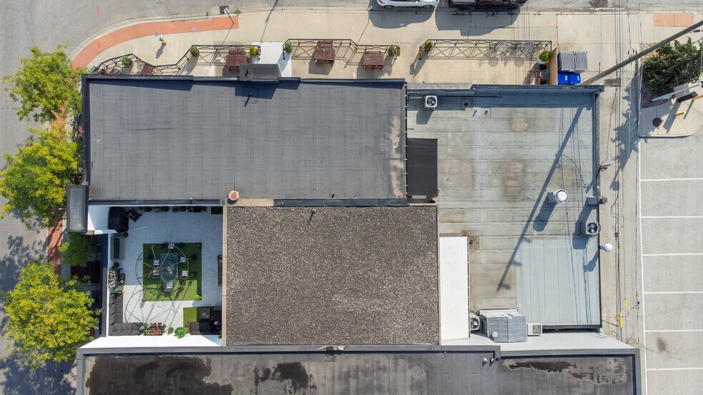 More Photos Of 839 Erie E, Windsor Restaurant For Sale