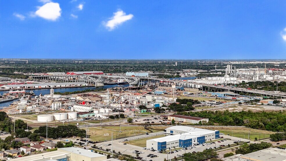 More Photos Of 7510 Lawndale St, Houston Warehouse For Sale