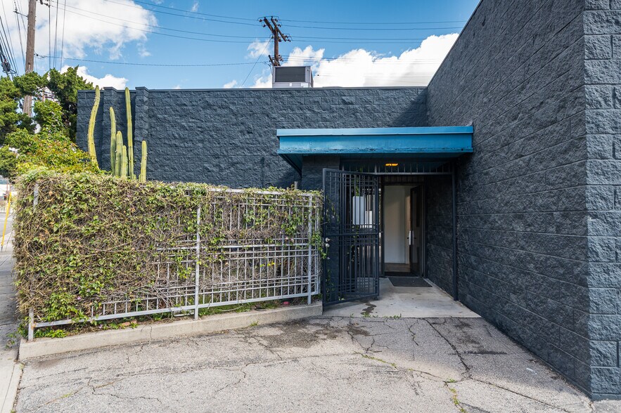 More Photos Of 2720 N Ontario St, Burbank Warehouse For Lease