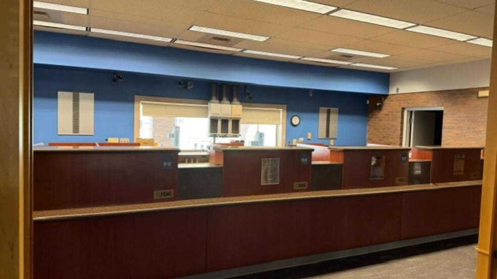 More Photos Of 1995 Brookside Rd, Macungie Bank For Lease