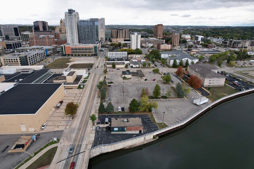 More Photos Of 307 E Center St, Rochester Office For Sale