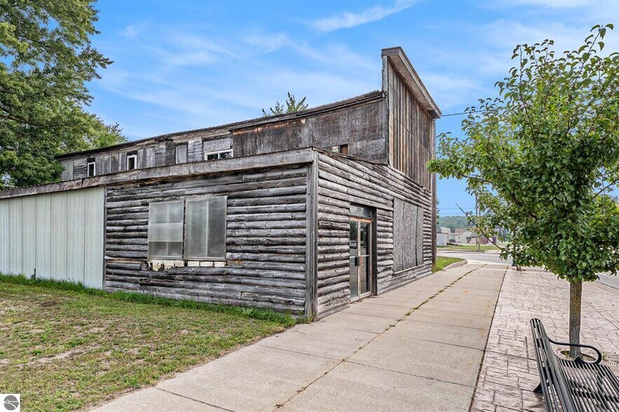 More Photos Of 116 W Wexford Ave, Buckley General Retail For Sale