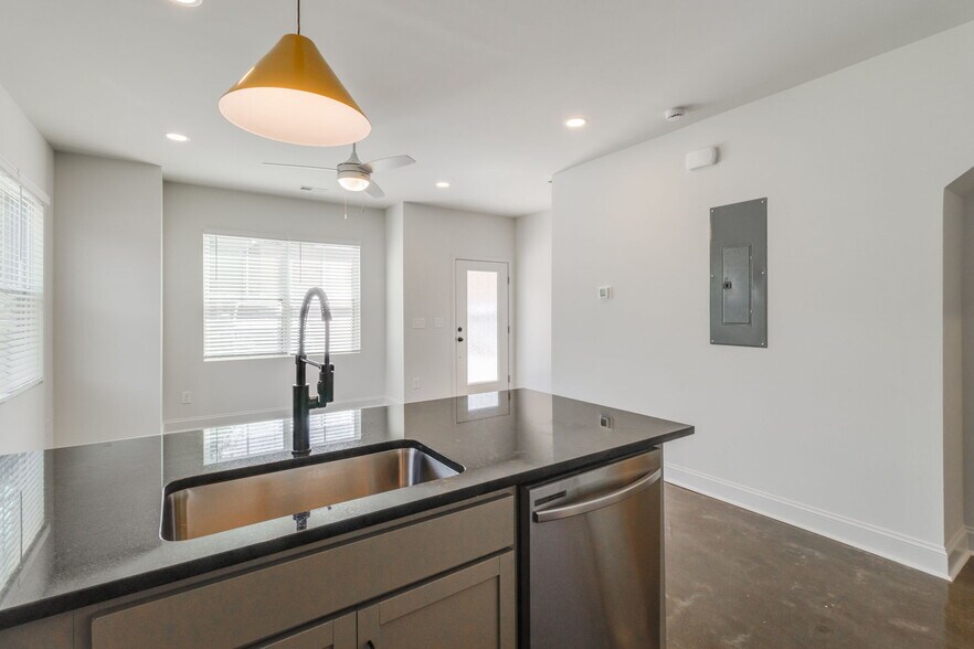 More Photos Of 402 S Saluda Ave, Columbia Apartments For Sale