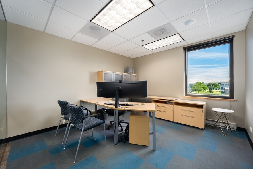 More Photos Of 10700 W Higgins Rd, Rosemont Office For Sale