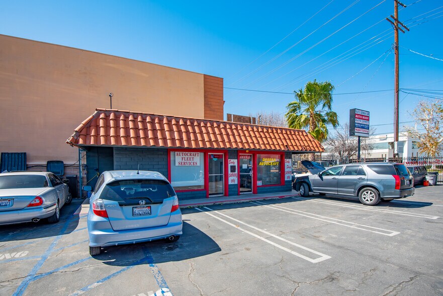 More Photos Of 15020 Oxnard St, Van Nuys Auto Repair For Sale