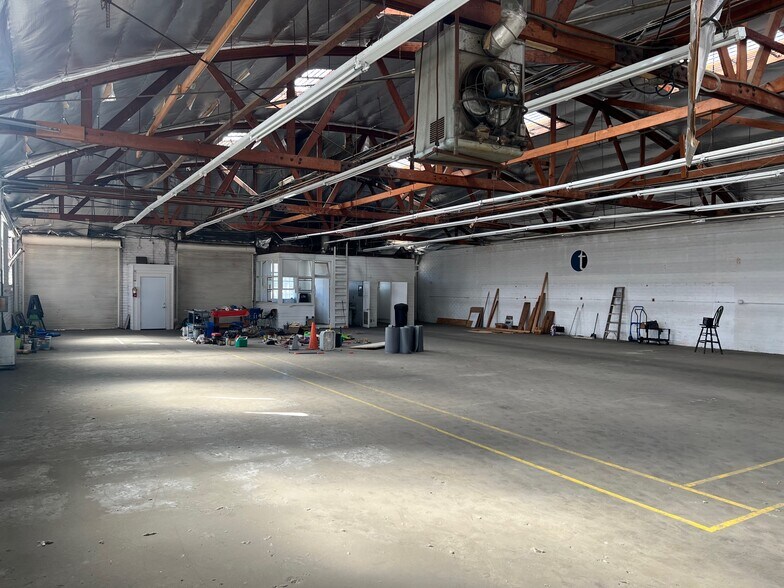 More Photos Of 4440 York Blvd, Los Angeles Manufacturing For Lease