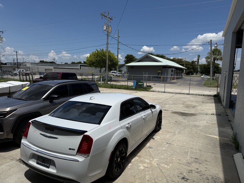 More Photos Of 917 15th Ave SE, Cape Coral Warehouse For Lease
