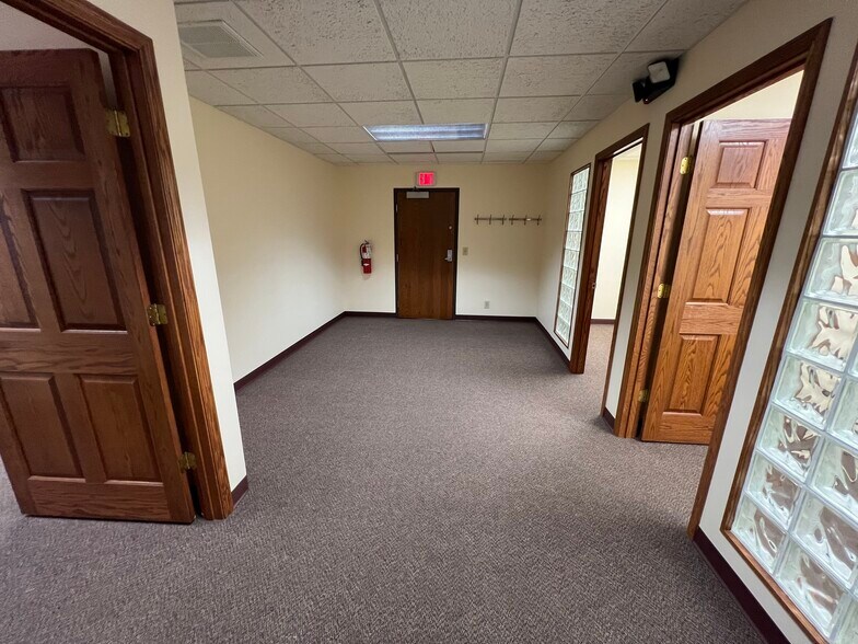 More Photos Of 7655 Five Mile Rd, Cincinnati Medical For Sale