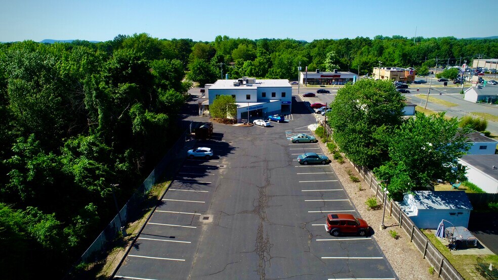 More Photos Of 1235 Boston Rd, Springfield Veterinarian Kennel For Lease