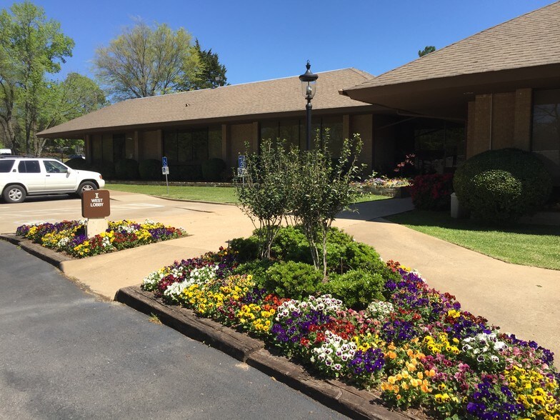 More Photos Of 1121 E Southeast Loop 323, Tyler Office Residential For Lease