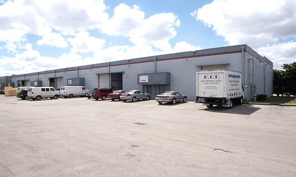 More Photos Of 8252-8278 NW 70th St, Miami Warehouse For Lease