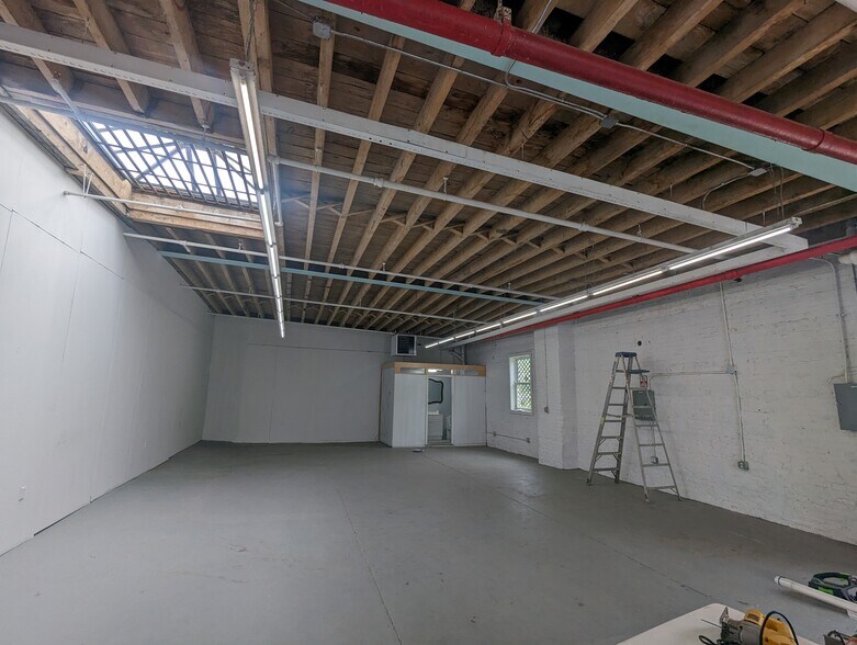 More Photos Of 27 Knickerbocker Ave, Brooklyn Industrial For Sale