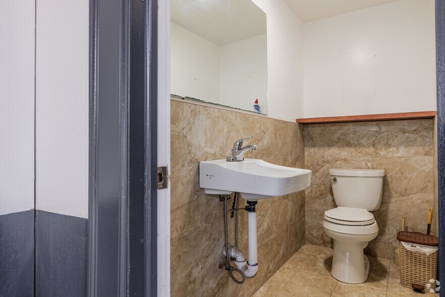 More Photos Of 85 Wagaraw Rd, Hawthorne Manufacturing For Lease