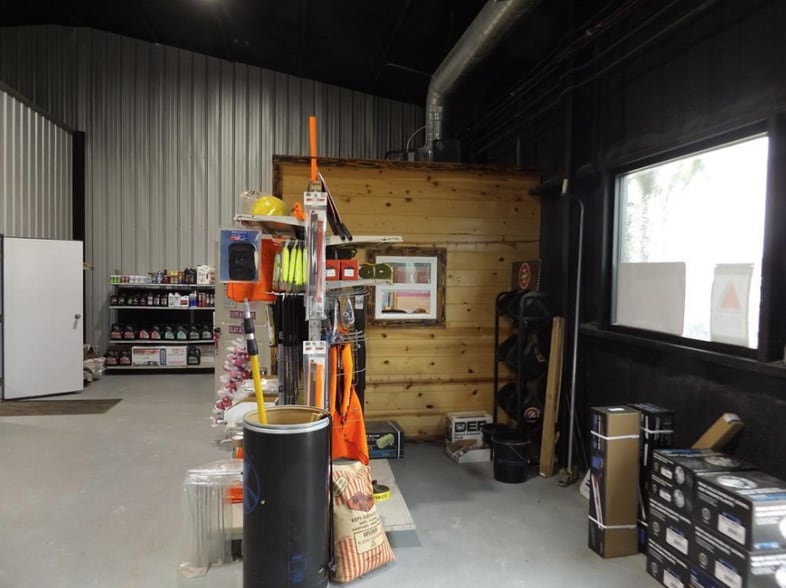 More Photos Of 4400 NE Lincoln Rd, Idabel Industrial For Sale