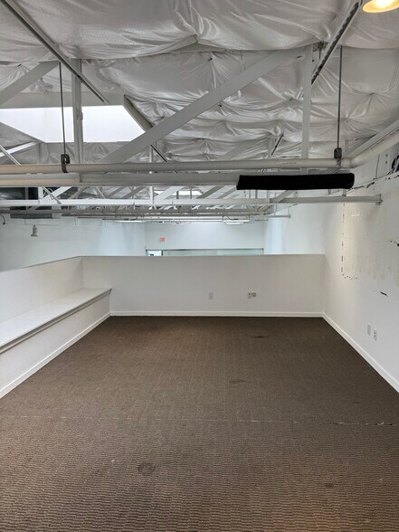 More Photos Of 2251 Vantage St, Dallas Loft Creative Space For Lease