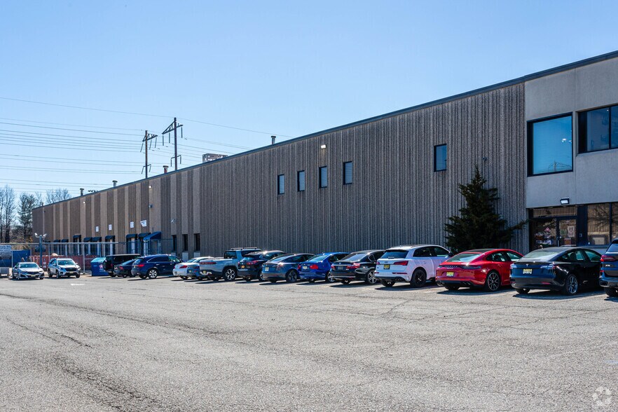 More Photos Of 195 Carter Dr, Edison Warehouse For Lease