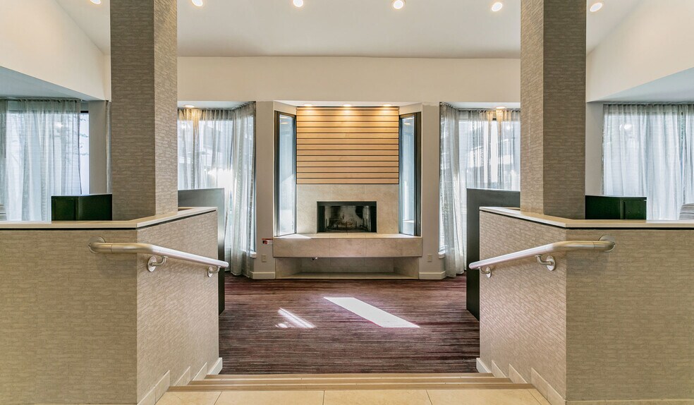 More Photos Of 1917 Coliseum Dr, Hampton Hotel For Sale