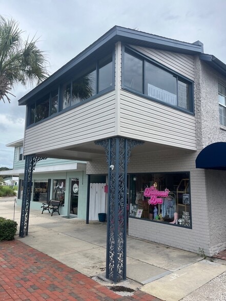 More Photos Of 107 W Main St, Tavares Storefront Retail Office For Sale