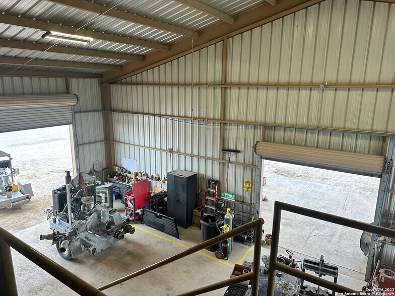 More Photos Of 94600 I-37, Pleasanton Warehouse For Lease