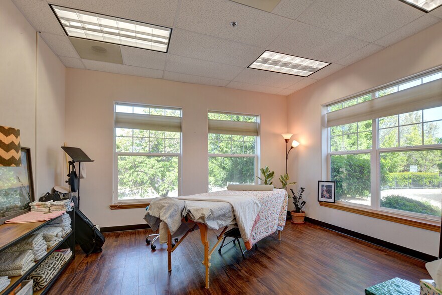 More Photos Of 905 Skylark Pl, Ashland Medical For Sale
