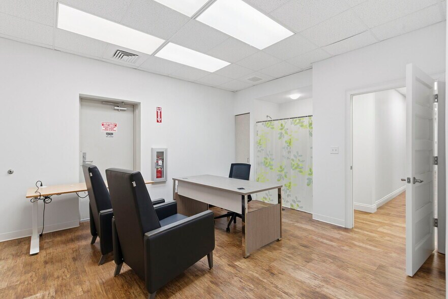 More Photos Of 5552 N Farmer Branch Rd, Ozark Office For Sale