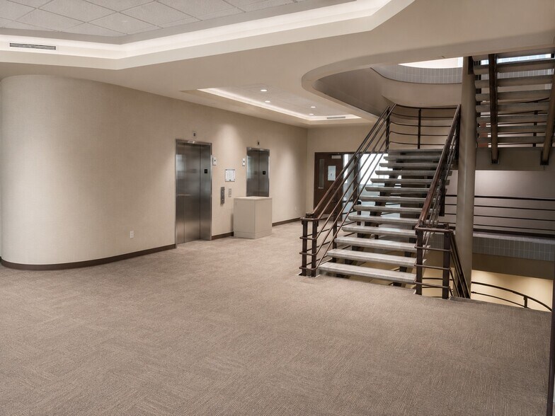 More Photos Of 333 Boul Jean-Paul-Hogue, Saint-jerome Office For Lease