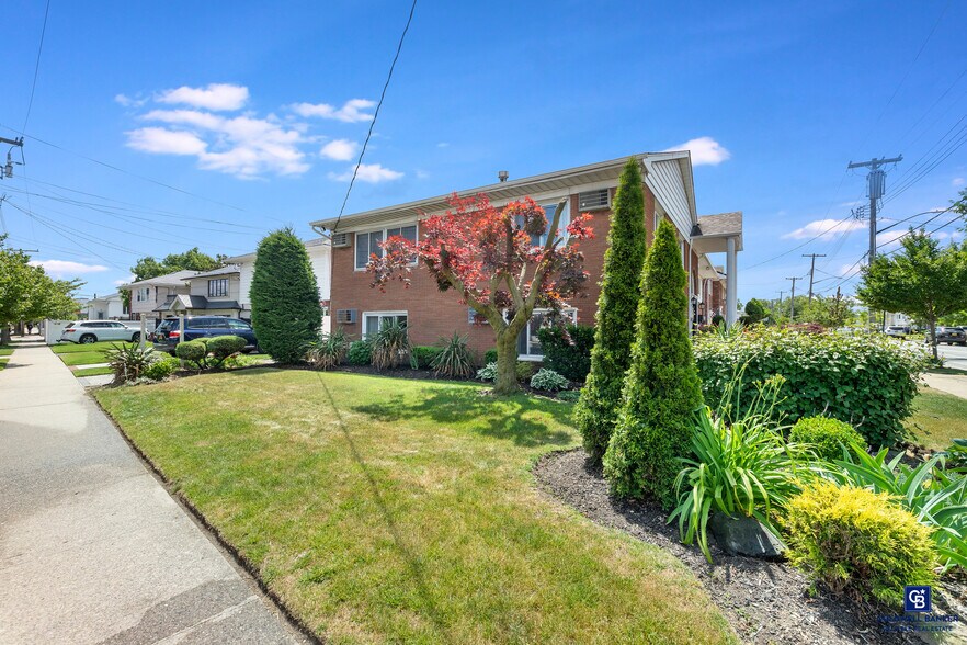 More Photos Of 163-05 91st St, Howard Beach Office Residential For Lease