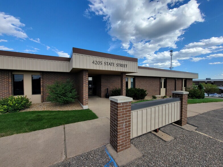 Primary Photo Of 4205 State St, Bismarck Medical For Sale
