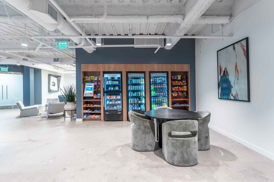 More Photos Of 6606 Lyndon B Johnson Fwy, Dallas Office For Lease