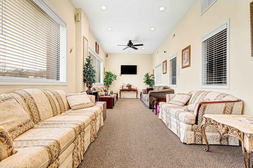 More Photos Of 10 W Williamsburg Rd, Sandston Office For Sale