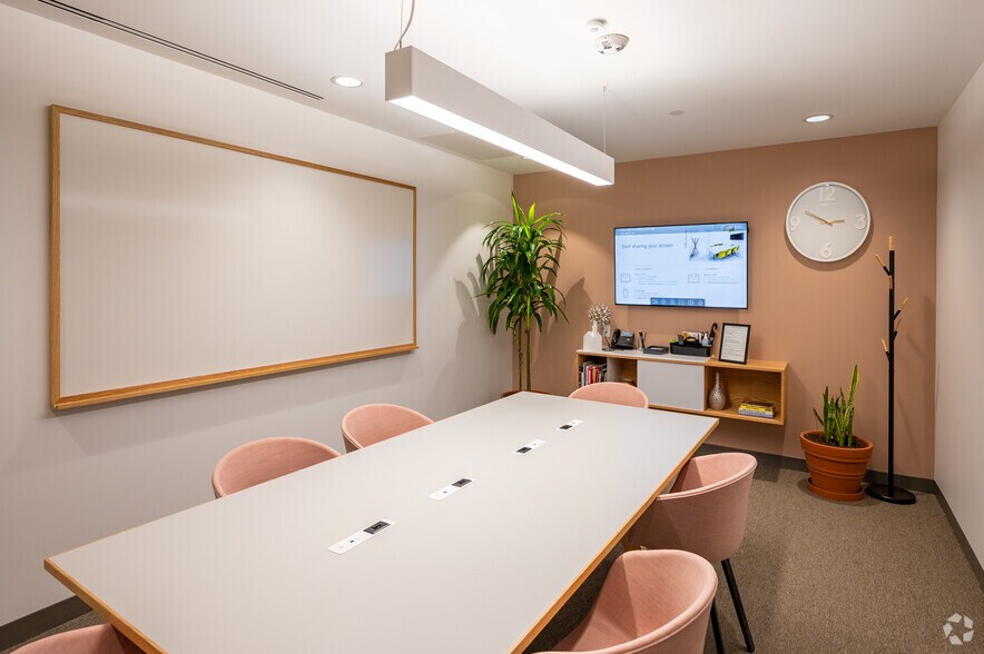 More Photos Of 15305 N Dallas Pky, Addison Coworking Space