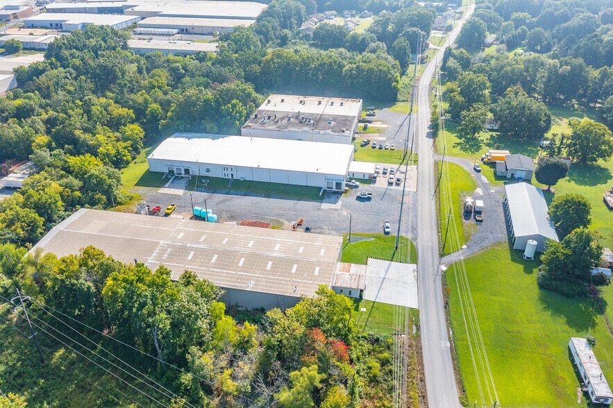 More Photos Of 506 Bear Creek Rd, Dalton Manufacturing For Sale