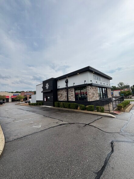 More Photos Of 1201 N Commerce Ct, Columbia Fast Food For Sale